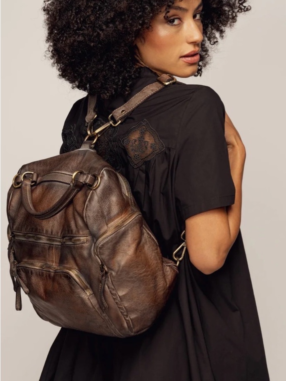 Vintage-Inspired Brown Leather Shoulder Bag - Picture 7 of 13